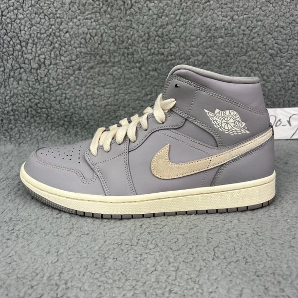 Jordan 1 Mid Womens 9.5 Shoes Atmosphere Grey Light Bone Pale Ivory Nike Air I 2 - Picture 2 of 11